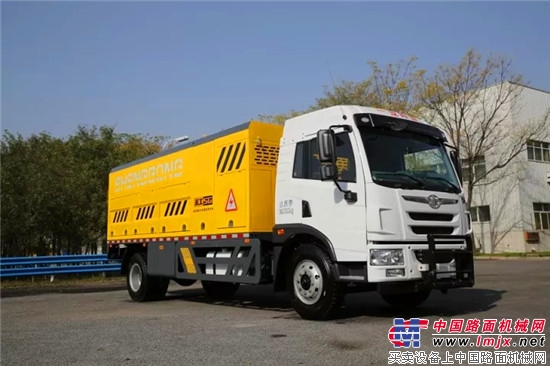 保溫儲料車 瀝青混合料長距離保溫運輸與坑槽集中修補的養護新利器——高遠圣工創新裝備助力路面機械升級